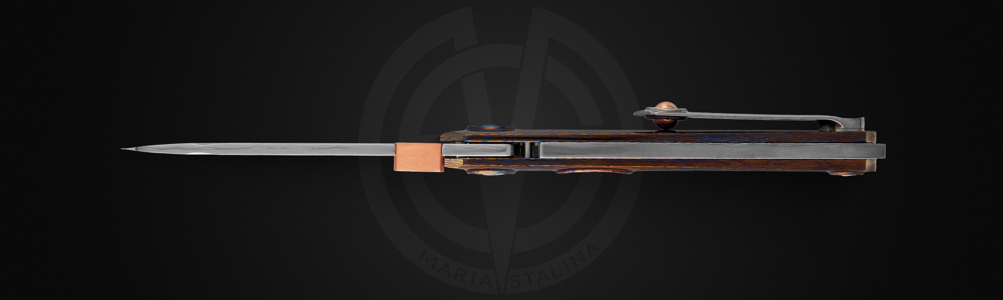 Tachycardia Mandarin — открытый нож, вид сверху. Клинок из RWL Damasteel и рукоять из тимаскуса.