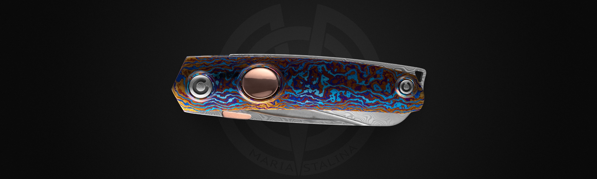 Tachycardia Mandarin — закрытый кастомный нож из RWL Damasteel с выразительным рисунком рукояти из тимаскуса